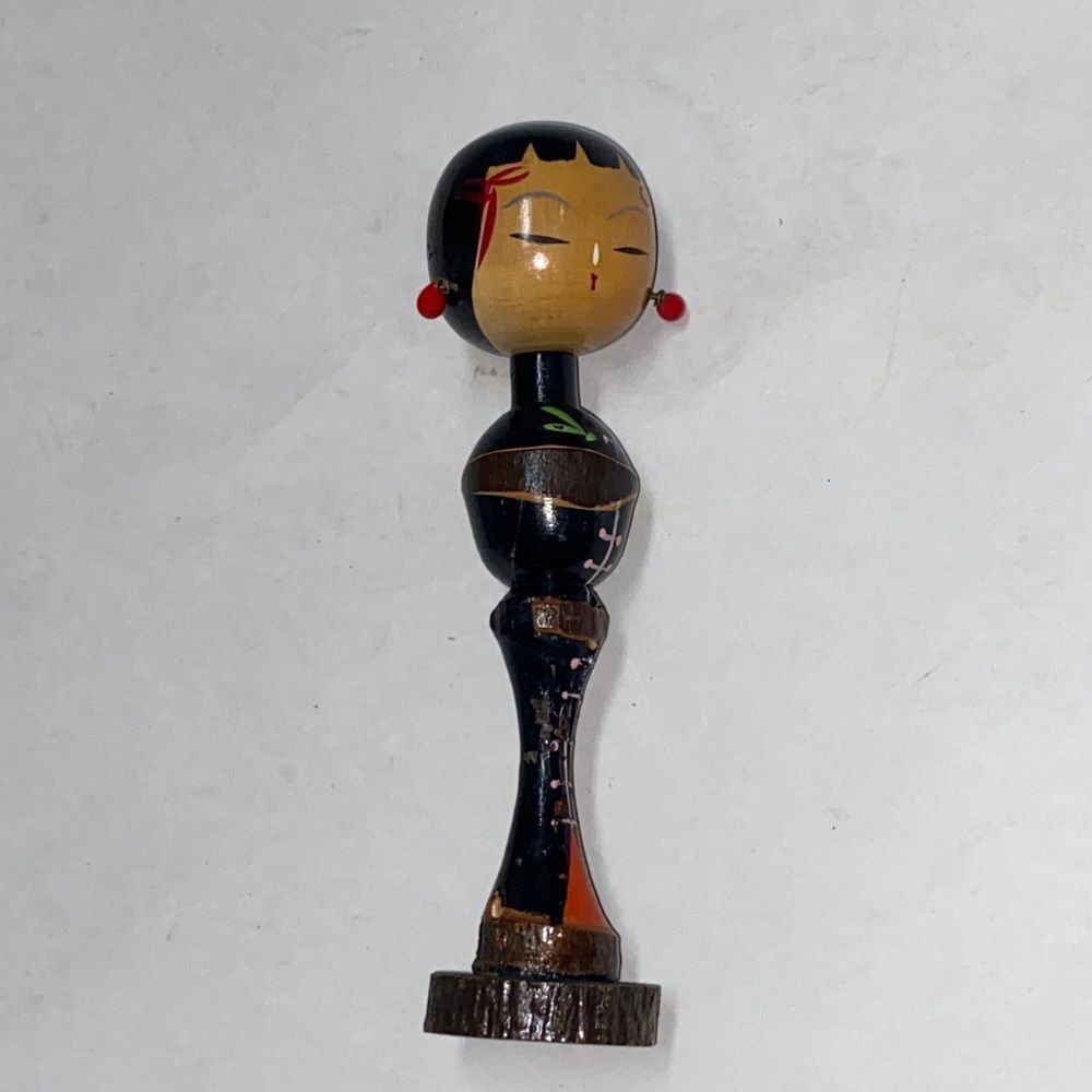 VTG, Kokeshi Artistic Wooden Sculpture with Black and Brown Details